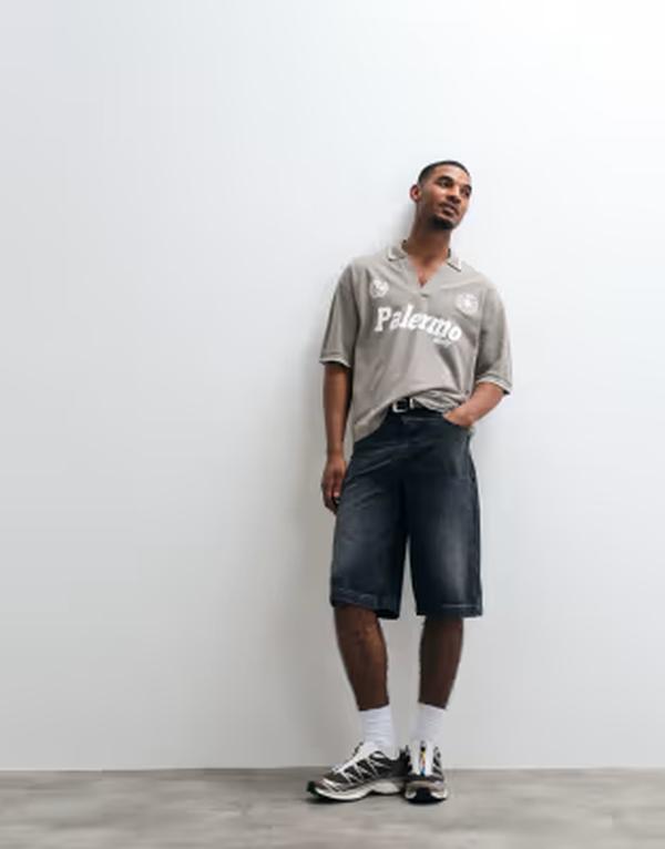 エイソス メンズ トップス スポーツシャツ グラフィック ASOS DESIGN boxy oversized polo with soccer graphic Gray 薄墨色