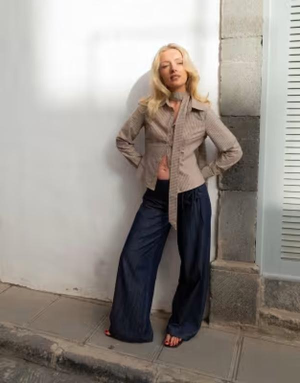 デイジーストリート レディース トップス シャツ Daisy Street x Emma Jean fitted shirt with matching scarf ineutral stripes Neutral Stripe ストライプ｜ReVida 店