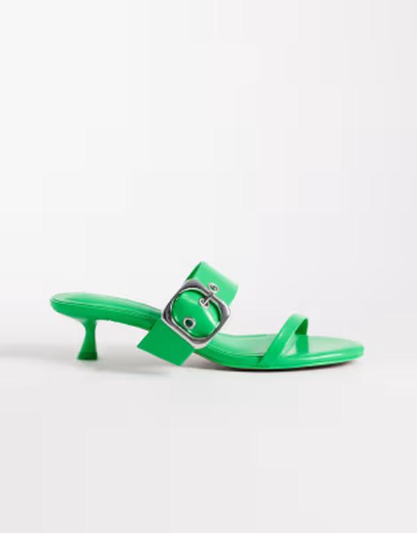 エイソス レディース シューズ サンダル 踵 ASOS DESIGN Happy oversized buckle detail heeled mule sandals GREEN 緑であること
