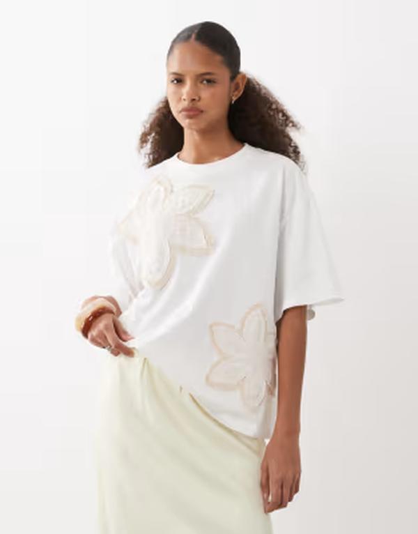 エイソス レディース トップス ティーシャツ 刺しゅう ASOS DESIGN boxy tee with embroidered crochet flowers インチ cream 皮膚軟化剤