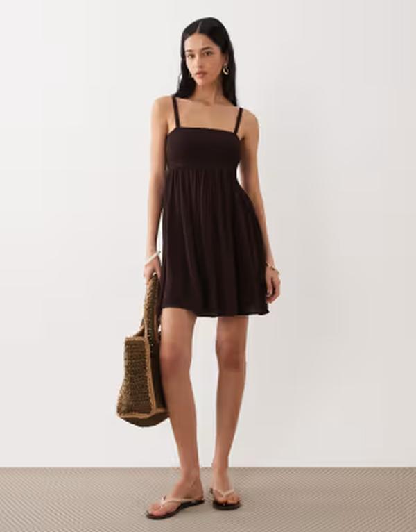 フリーソサエティ レディース トップス ワンピース ミニ Free Society shirred beach mini dress in dark brown ブラウン|ReVida 店
