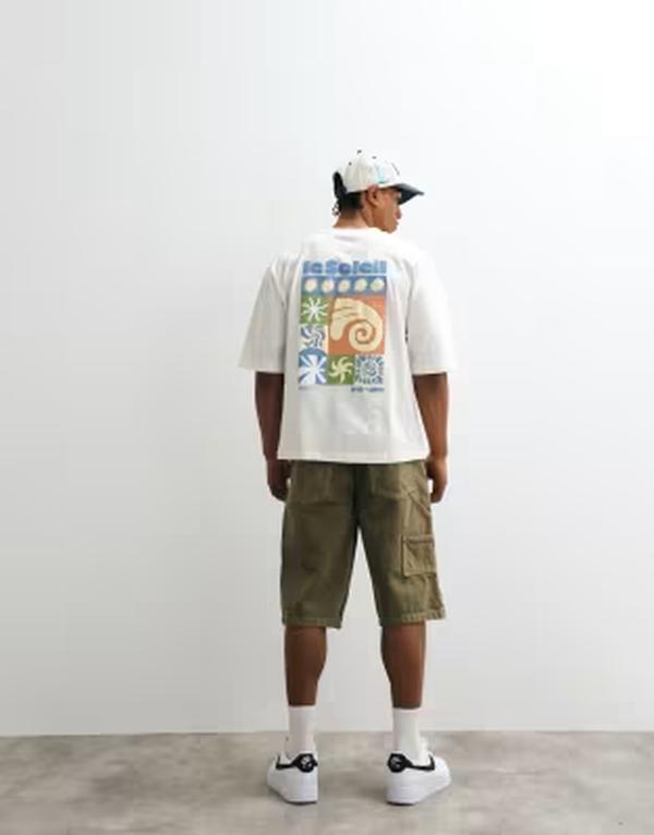 エイソス メンズ トップス ティーシャツ グラフィック ASOS DESIGN boxy oversized T-shirt with abstract back graphic インチ off-white Coconut milk 象牙色