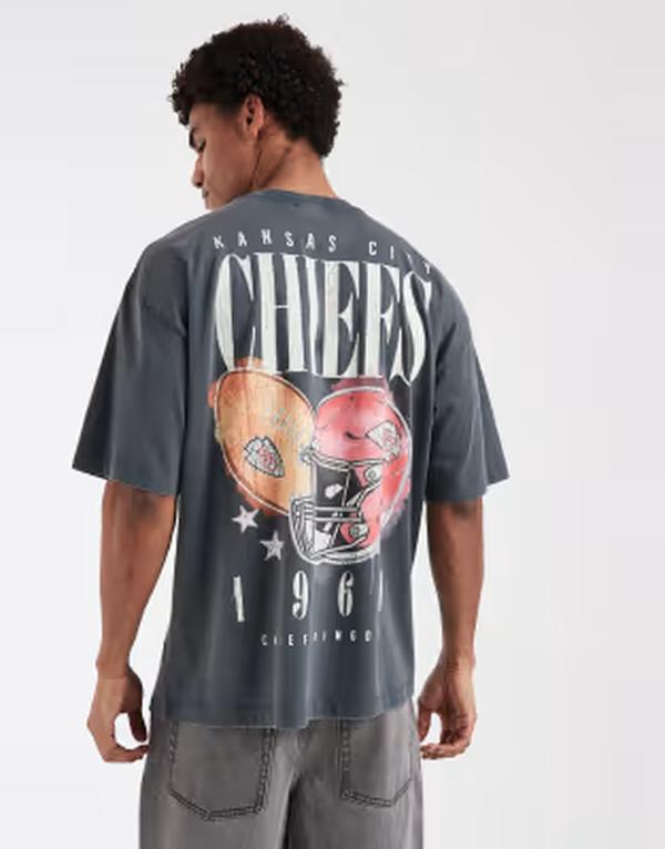 エイソス メンズ トップス ティーシャツ 刷り上げる ASOS DESIGN oversized T-shirt with NFL Kansas City Chiefs print WASHED BLACK 黒いこと