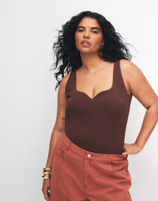 エイソス レディース トップス より良い 綿織物 ASOS Curve ASOS DESIGN Curve compact cotton tank top with curved neckline インチ chocolate 黒茶