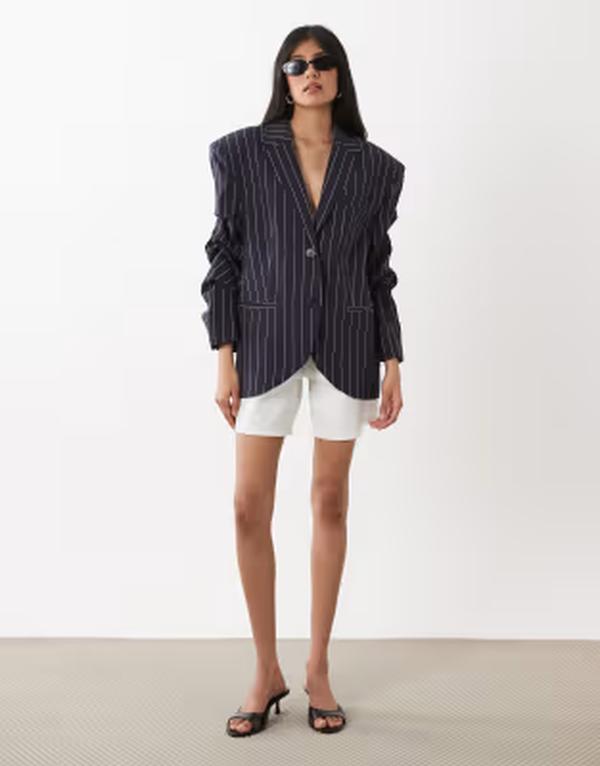 ウィ ウォー ワット レディース アウター ジャケット・ブルゾン ブレザー WeWoreWhat cinched sleeve boxy blazer Navy/white ホワイト|ReVida 店