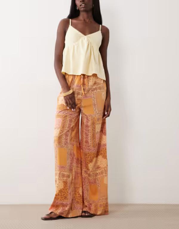 ウェンズデーガール レディース ボトムス カジュアルパンツ ワイドレッグ タイディテール プリント Wednesday's Girl tie detail wide leg pants in orange abstract paisley print ORANGE オレンジ|ReVida 店