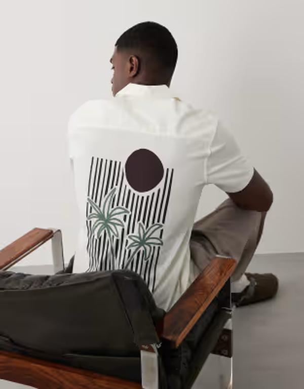 スリードベア メンズ トップス シャツ プリント グラフィック Threadbare short sleeve graphic print shirt in ecru エクリュ|ReVida 店