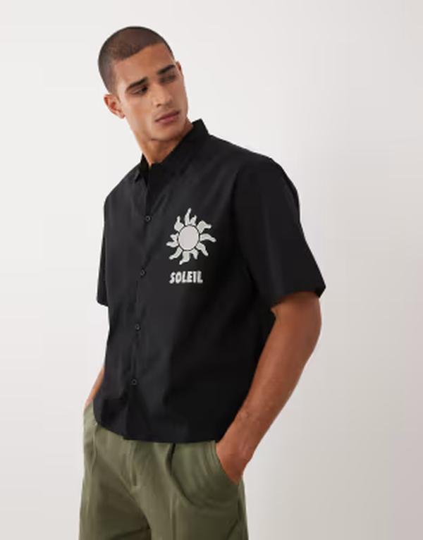 スリードベア メンズ トップス シャツ コットン グラフィック Threadbare 100% cotton boxy fit short sleeve shirt with sun graphic Black ブラック｜ReVida 店
