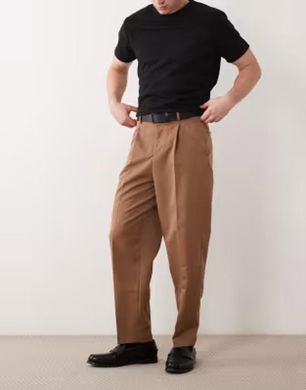 エイソス メンズ ボトムス 心地好いズボン下 筋目 ASOS DESIGN tailored pleated relaxed tapered pants インチ warm brown 赤銅色
