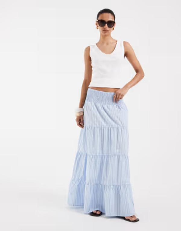 ヴェロモーダ レディース ボトムスカート ティアード マキシ Vero Moda shirred waistiered boho maxi skirt and white stripes Blue white stripe ホワイト｜ReVida 店