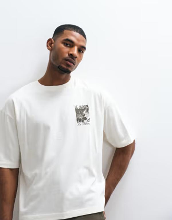 エイソス メンズ トップス ティーシャツ お花柄 お花 グラフィック ASOS DESIGN boxy oversized T-shirt with floral back graphic インチ cream Coconut milk 皮膚軟化剤