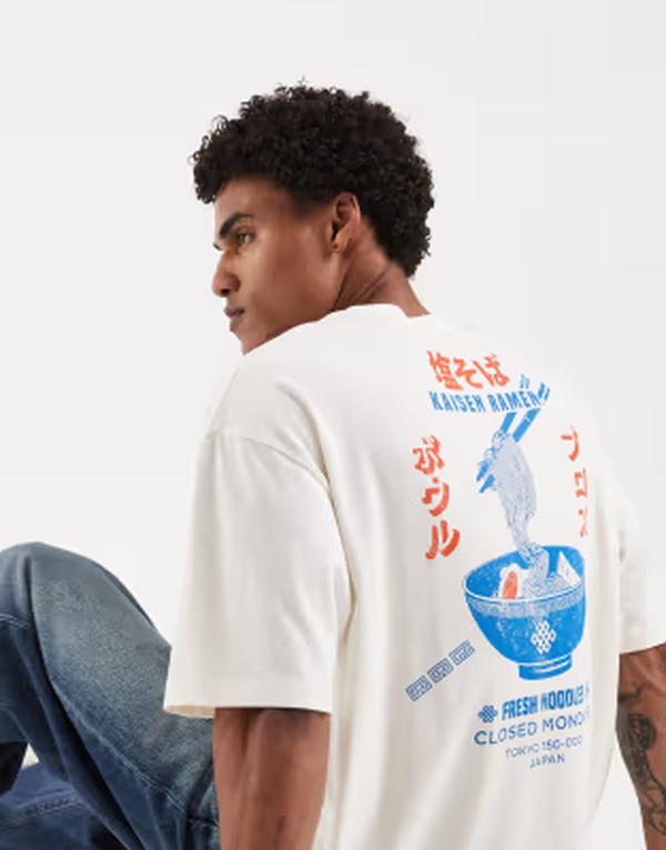 エイソス メンズ トップス ティーシャツ グラフィック ASOS DESIGN oversized T-shirt with ramen back graphic インチ cream Coconut milk 皮膚軟化剤