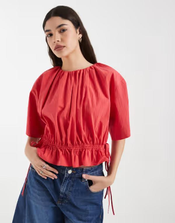 アンドアザーストーリーズ レディース トップス プルオーバー 綿織物 クロップド \u0026 Other Stories cropped cotton blend top with cinch waist RED 赤いこと