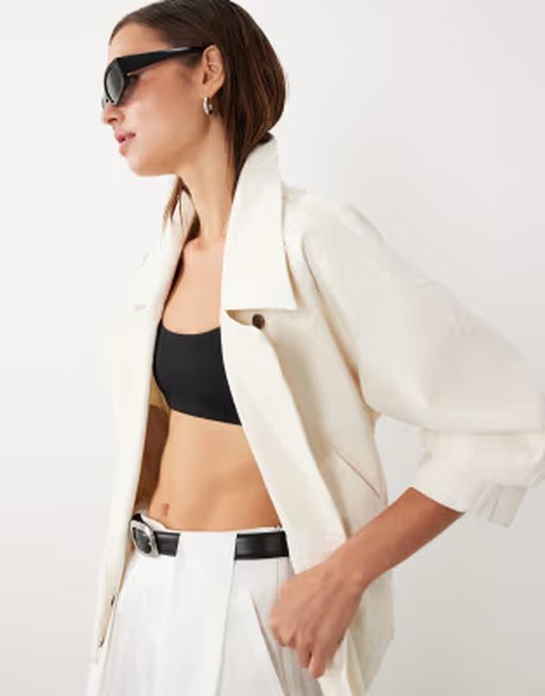 マンゴ レディース アウター 上衣・上衣 厚地の外套 クロップド Mango starring Hailey Bieber cropped trench coat インチ cream 皮膚軟化剤