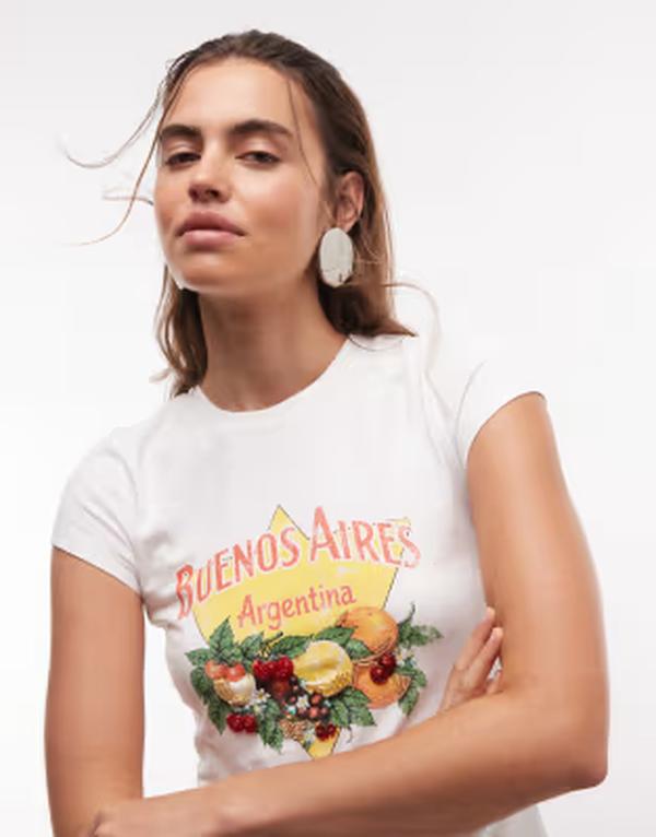 エイソス レディース トップス ティーシャツ グラフィック ASOS DESIGN baby tee with beaded Buenos Aires fruit graphic WHITE 白いこと