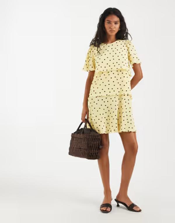 ピーシーズ レディース トップス 衣裳 一点柄 ティアードット 刷り上げる ミニ PIECES textured tiered mini dress インチ yellow and brown polka dot print French vanilla 黄色