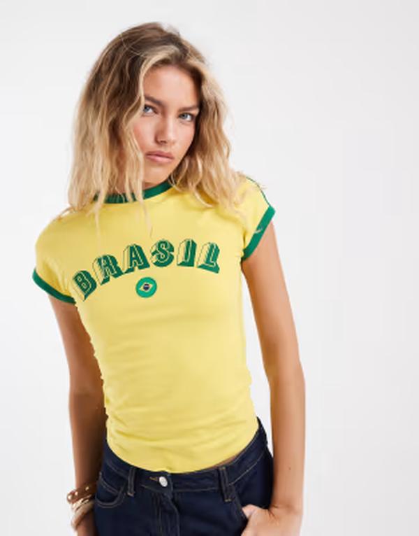 エイソス レディース トップス ティーシャツ ASOS DESIGN Brasil soccer shrunken baby T-shirt インチ yellow and Yellow \u0026 green 黄色