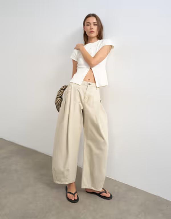 とっ始め販売店 レディース ボトムス ジーンズズボン下 デニム Topshop Cocoon mid rise barrel jeans インチ oat
