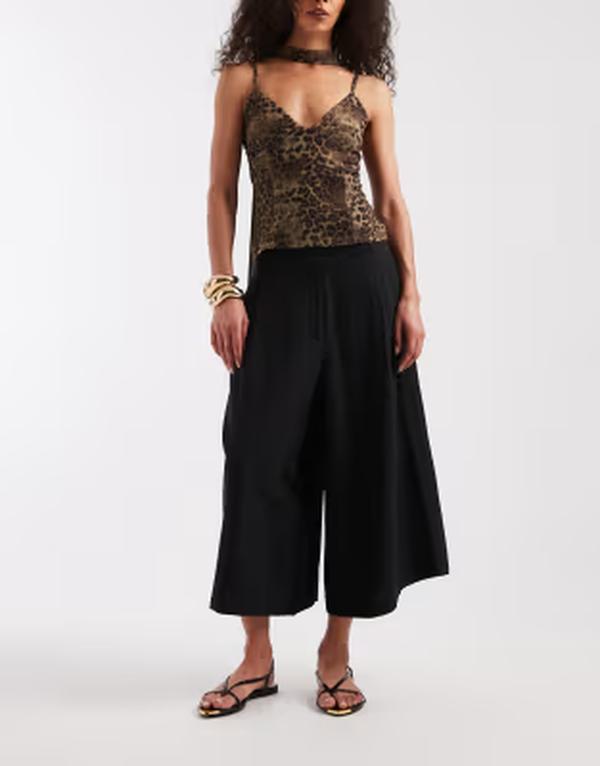 エイソス レディース ボトムス 二分の一ズボン下・さる股引き 遊撃手ズボン下 ASOS DESIGN Tailored longline bermuda shorts black 黒いこと