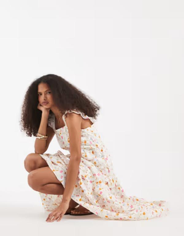 ヴェロモーダ レディース トップス 衣装 ティアード 御花柄 刷り上げる フラウンス マキシ 御花 Vero Moda ruffle trim tiered maxi dress インチ cream based floral print Snowhite Ivana 白いこと