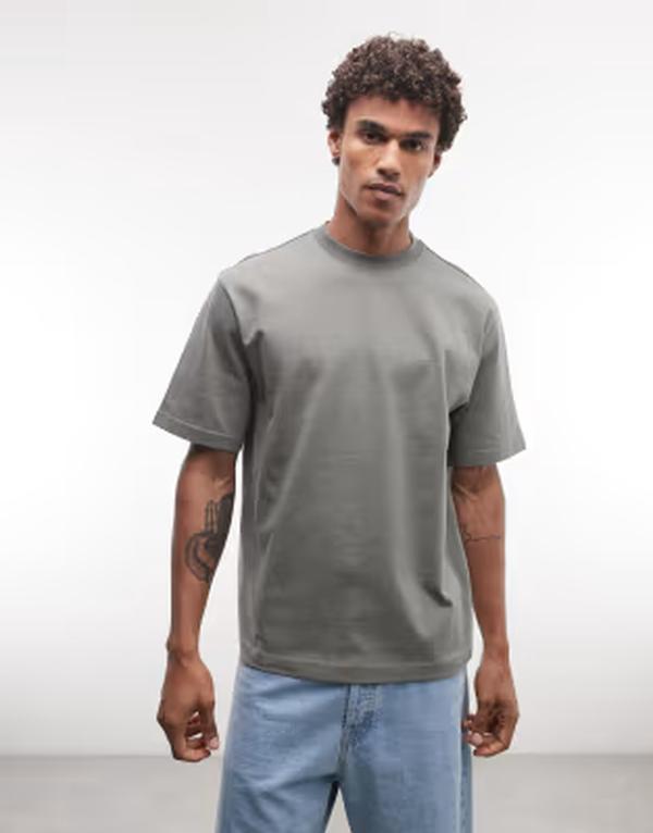 週日 メンズ トップス ティーシャツ 伸び伸びする相応う Weekday relaxed fit-shirt インチ dark khaki カーキ