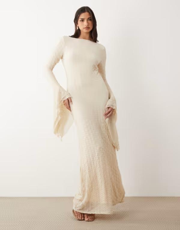 エイソス レディース トップス 衣裳 フラウンス メッシュ マキシ ASOS DESIGN textured mesh slash neck maxi dress with extreme ruffle sleeves インチ cream 皮膚軟化剤