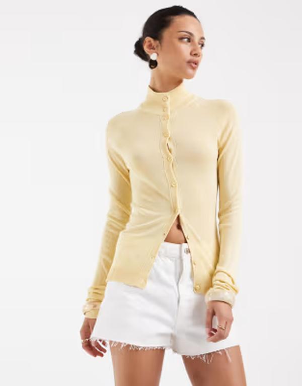 エイソス レディース アウター ジレー 照明ランプのど首 シアー 編み物 ASOS DESIGN fine knit sheer funnel neck cardigan インチ buttermilk