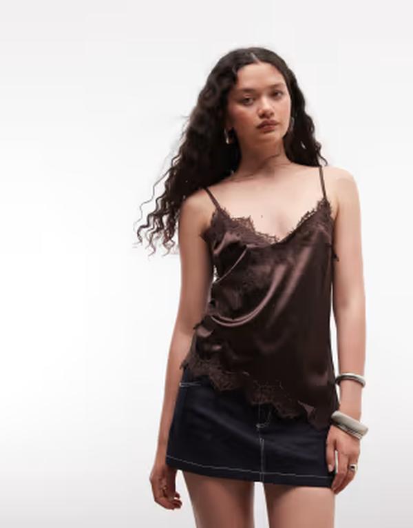 ノイジーメイ レディース トップス ティーシャツ 非相称 繻子 スピード競技 Noisy May asymmetric satin top with lace hem インチ chocolate Brown 赤銅色