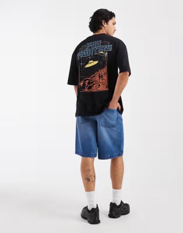 エイソス メンズ トップス ティーシャツ 刷り上げる ASOS DESIGN oversized T-shirt with Foo Fighters UFO print Black 黒いこと