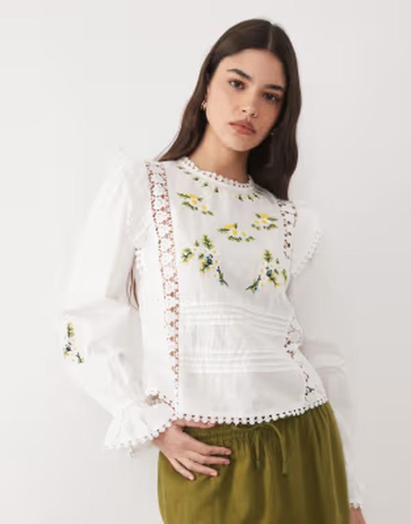リバーアイランド レディース トップス プルオーバー 刺しゅう トップ River Islandaisy embroidered frill blouse WHITE 白いこと