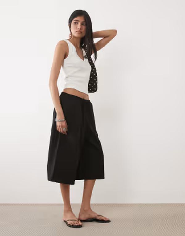 エイソス レディース ボトムス 二分の一ズボン下・さる股引き 遊撃手ズボン下 リネン ASOS DESIGN long linen look bermuda shorts Black 黒いこと