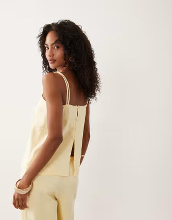 エイソス レディース トップス ティーシャツ ASOS DESIGN square neck cami top with back button detail インチ buttermilk yellow - part of a set Buttermilk 黄色