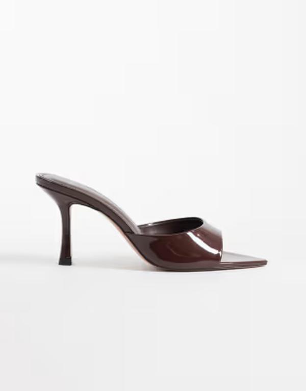 マンゴ レディース シューズ サンダル なめし革 踵 Mango faux patent leather heeled mules インチ chocolate 黒茶