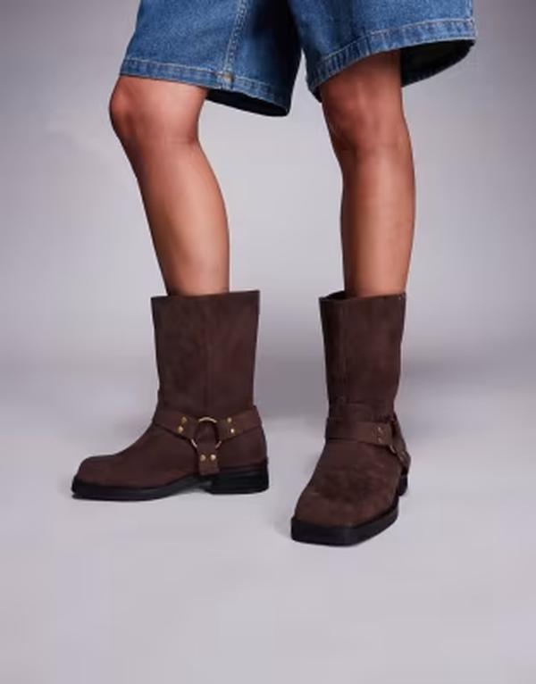 パブリックデザイア ワイドフィット レディース シューズ ブーツ・レインブーツ スエード Public Desire Wide Fit Sienna biker boots faux suede Brown imi ブラウン|ReVida 店