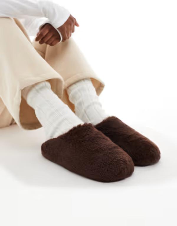 セクウェル レディース シューズ サンダル SEQWL fluffy mule slippers in chestnut Chesnut|ReVida 店