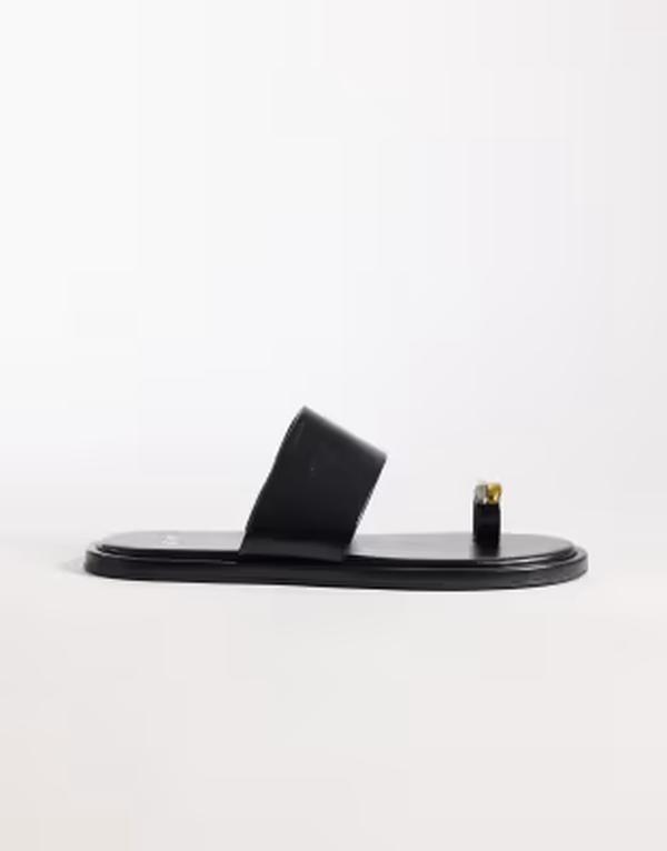 シュー レディース サンダル Schuh Tyme toe loop sandals with gold-tonembellishment Black PU ブラック｜ReVida 店