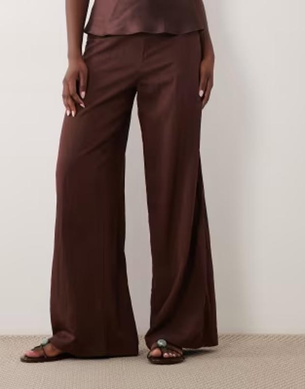 エイソス レディース ボトムス 心地好いズボン下 ワイドレッグ ASOS DESIGN Tailo red wide leg clean waist floaty pants BROWN 赤銅色