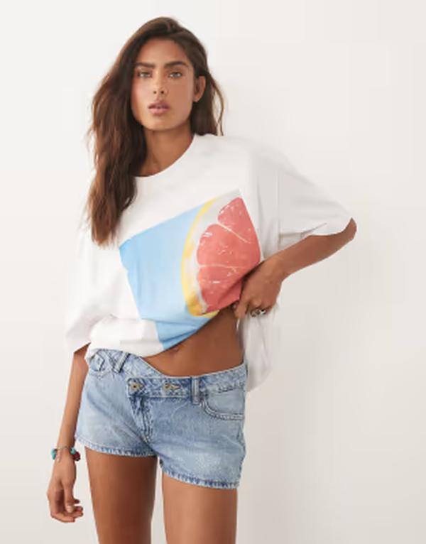 マンゴ レディース ボトムス ハーフパンツ・ショーツ Tシャツ ショートパンツ デニム Mango Teen cross waist denim shorts in mid BLUE ブルー｜ReVida 店