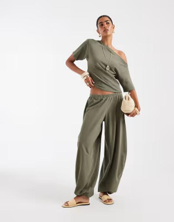 エイソス レディース ボトムス 心地好いズボン下 ASOS DESIGN textu red oversized balloon pants - part of a set Khaki カーキ