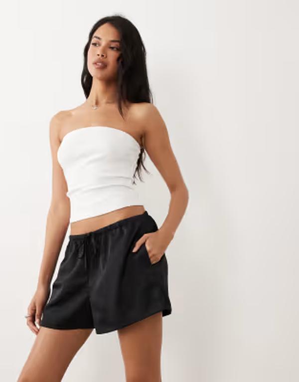 ジーナトリコ レディース ボトムス ハーフパンツ・ショーツ ショートパンツ サテン Gina Tricot satin drawstring shorts Black ブラック｜ReVida 店