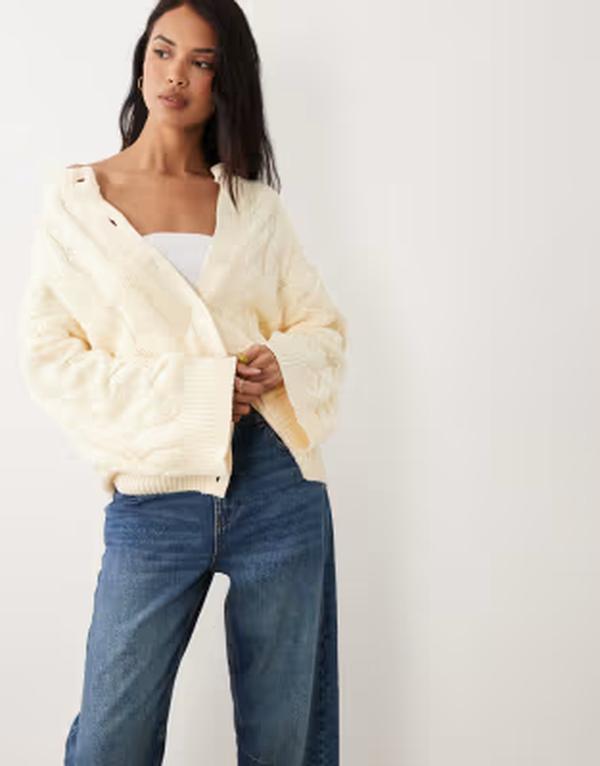 ジーナトリコ レディース アウター カーディガン コットン ニット Gina Tricot rich cotton knit cable cardigan in vanilla yellow Vanilla yellow イエロー｜ReVida 店