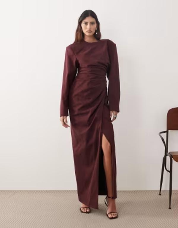 アレンジ レディース トップス ワンピース ハイネック プリーツ マキシ ARRANGE high neck shoulder pad pleated waist maxi dress in berry｜ReVida 店