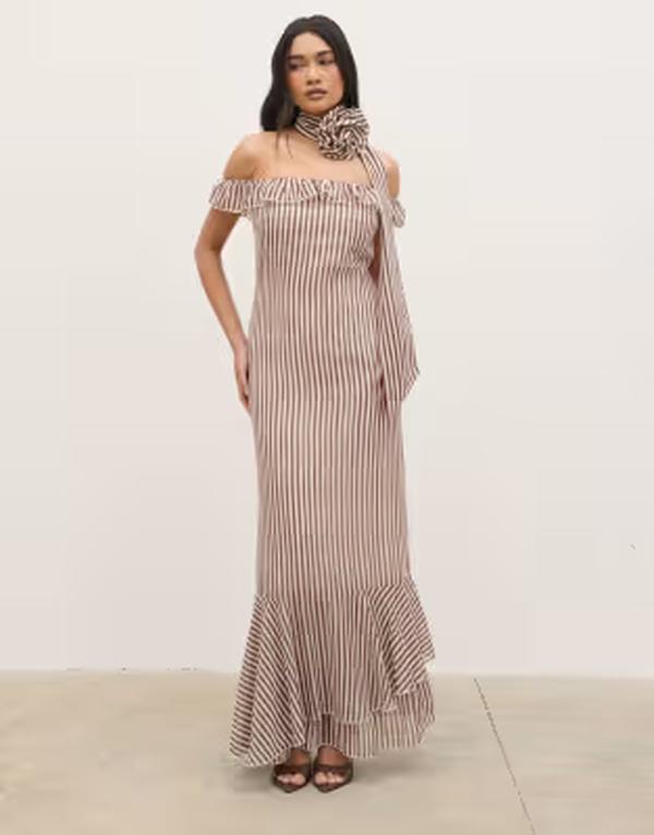 プリティラヴィッシュ レディース トップス ワンピース フリル マキシ Pretty Lavish off-the-shoulderuffle maxi dress with corsage scarf stripe Brown & cream クリーム|ReVida 店