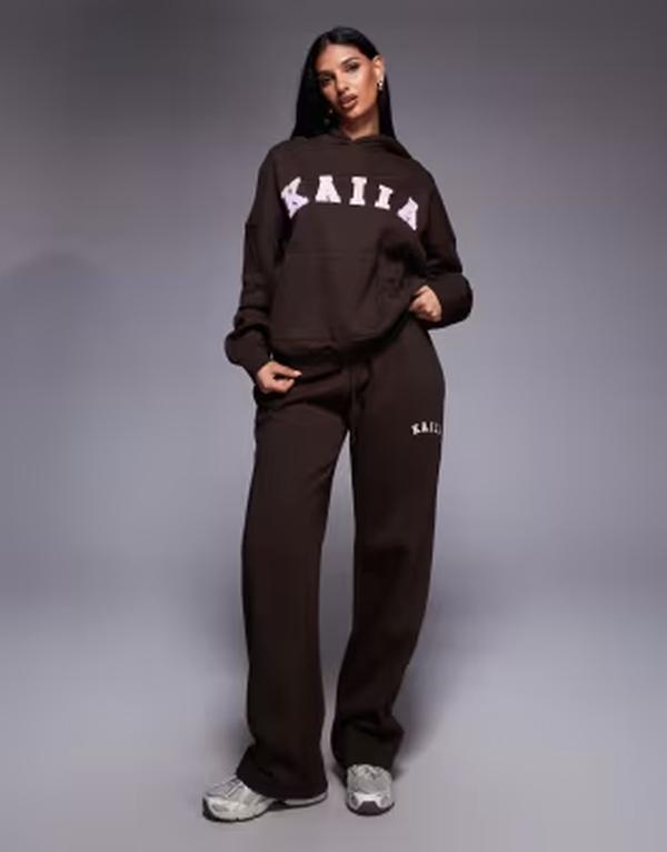 カイア レディース ボトムス カジュアルパンツ ワイドレッグ スウェットパンツ 刺繍 ロゴ Kaiia embroide red logo wide leg sweatpants in chocolate and pink - part of a set Chocolate and pink ピンク｜ReVida 店