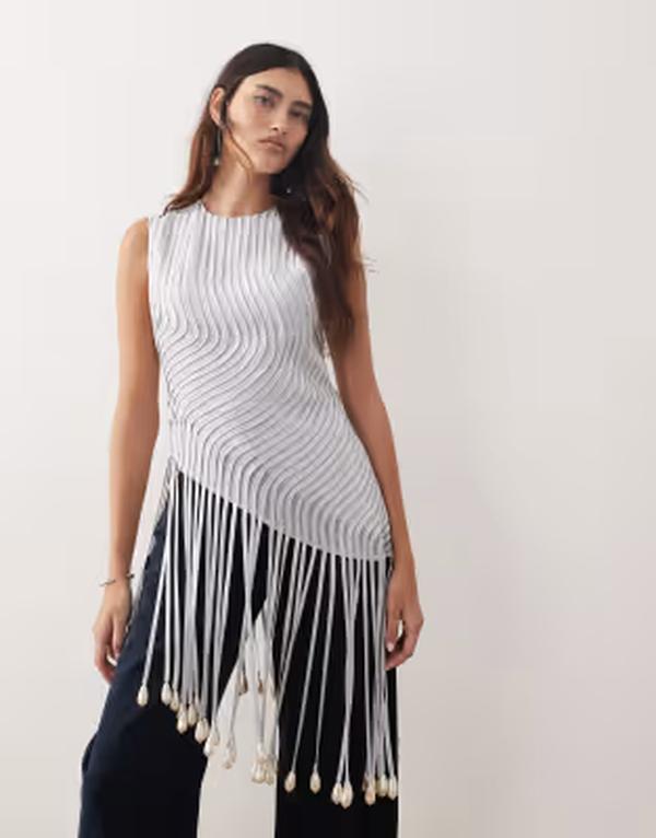 アレンジ レディース トップス シャツ フリンジ ARRANGE wave linear faux pearl droplet fringed hem top in soft Blue ブルー|ReVida 店