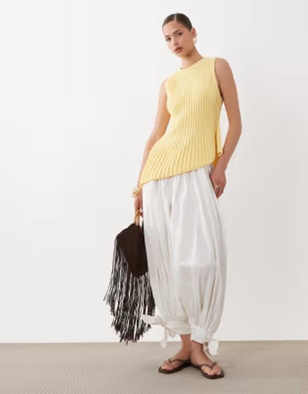 エイソス レディース トップス タンクトップ アシンメトリー プリーツ ニット ASOS DESIGN knit cinched pleated asymmetric top in buttermilk - part of a set Buttermilk｜ReVida 店