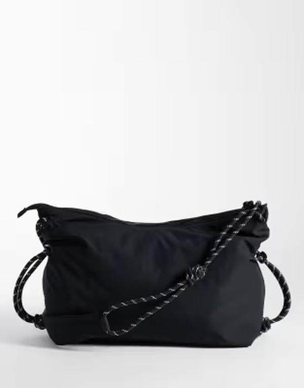 エイソス メンズ 御徒面子 ナイロン ASOS DESIGNylon slouchy sling crossbody bag Black 黒いこと