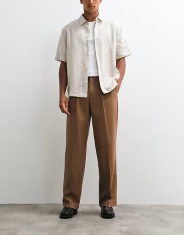 エイソス メンズ ボトムス 心地よいズボン下 ワイドレッグ 筋目 ASOS DESIGN smart pleated wide leg pants インチ warm brown 赤銅色