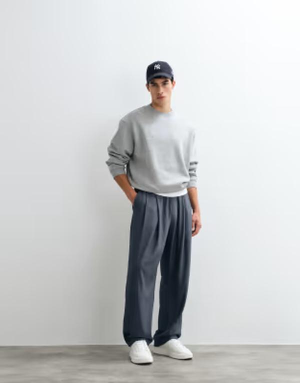 エイソス メンズ ボトムス 心地よいズボン下 ワイドレッグ 筋目 スウェットパンツ ASOS DESIGN wide leg pleated sweatpants Turbulance 青色