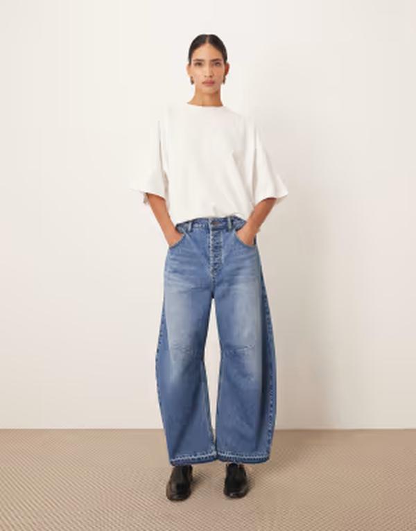 アレンジ レディース ボトムス デニムパンツ クロップド ジーンズ ARRANGE Sydney released hem cropped jeans in mid wash Mid Wash ブルー｜ReVida 店